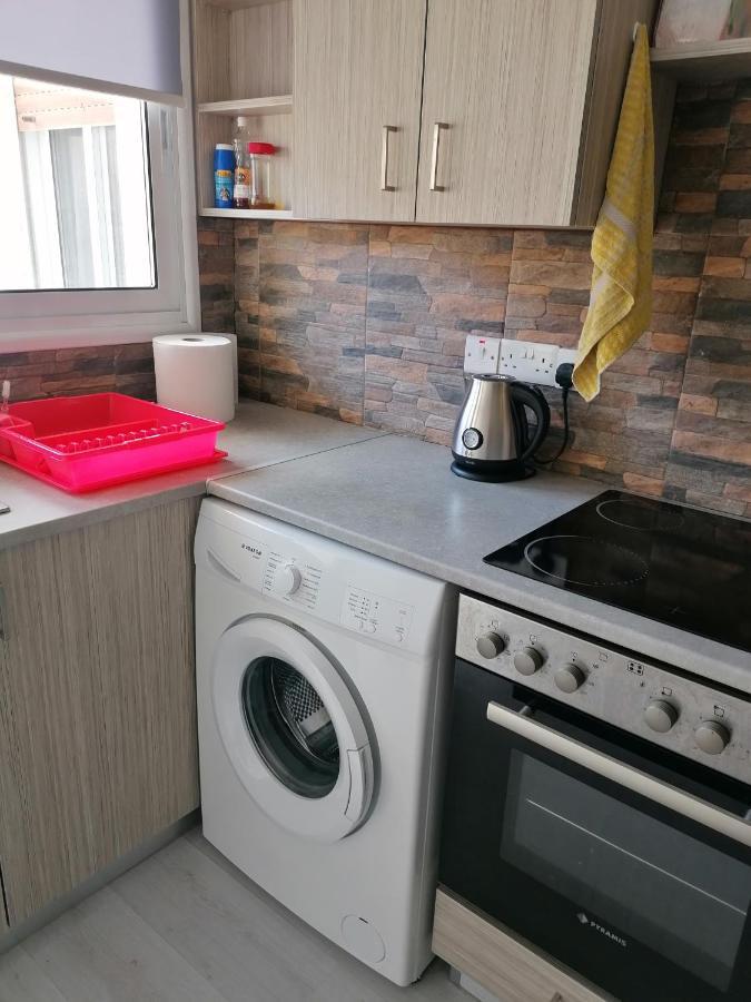 Elenas 1 Bedroom Apartment In Limassol Center Exterior foto