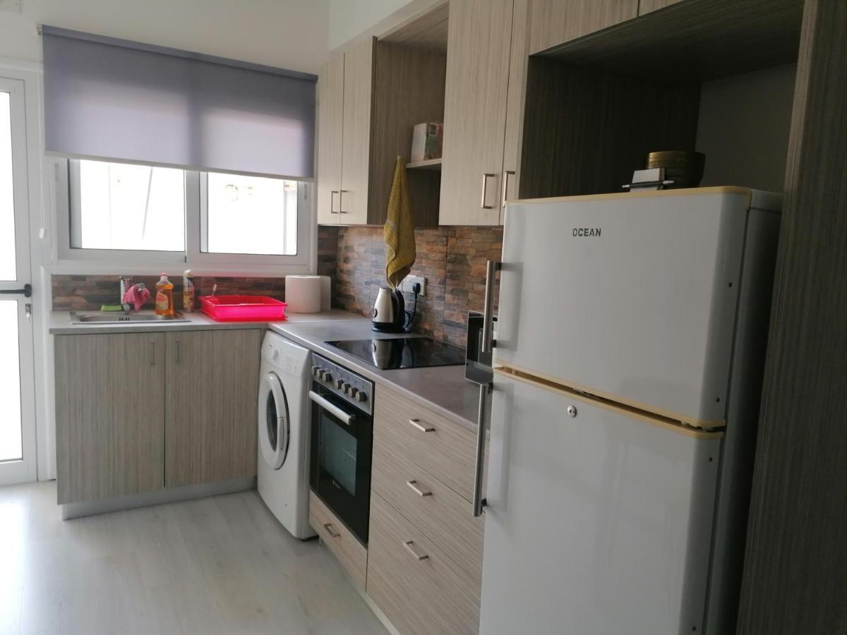 Elenas 1 Bedroom Apartment In Limassol Center Exterior foto